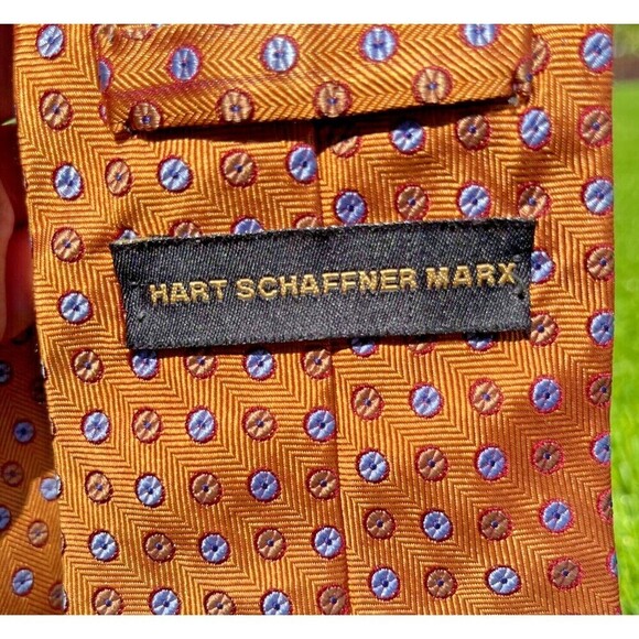 Hart Schaffner Marx 100% Silk Gold Geometric Pattern Tie - Picture 4 of 8